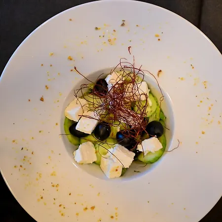 Perla - The Storyhoteller